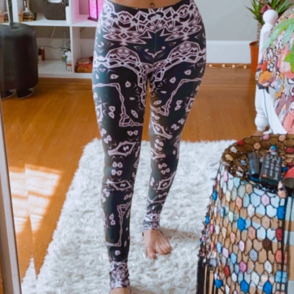 Bandana style black and white festival leggings nwot